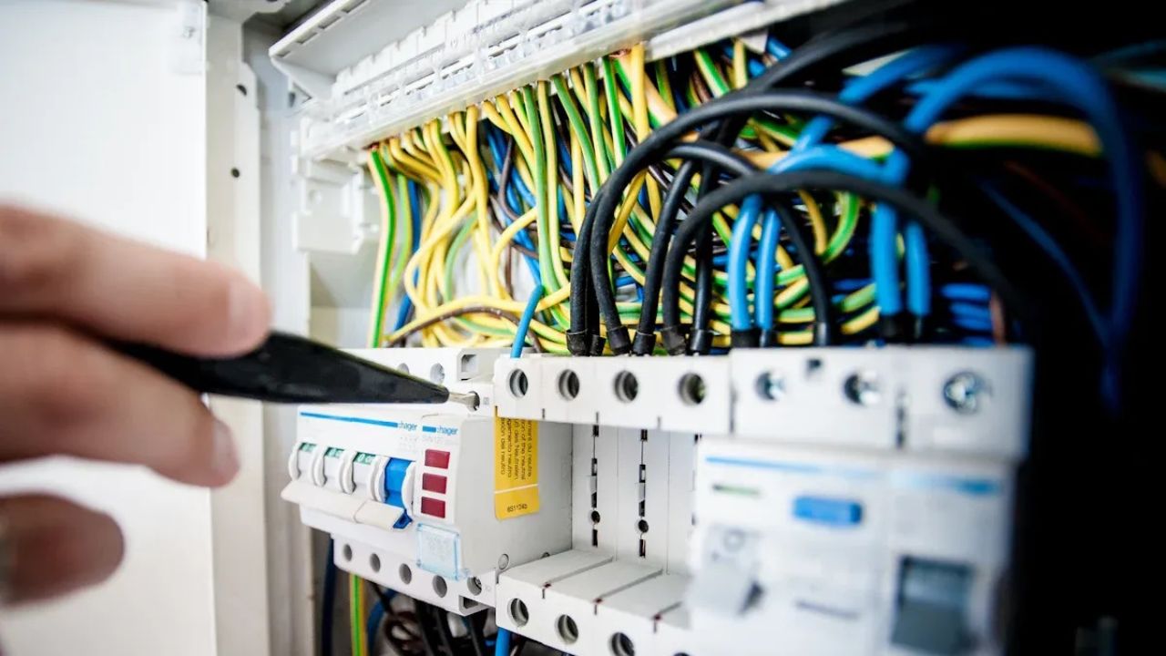 What is a 3 Phase Changeover Switch and How It Works